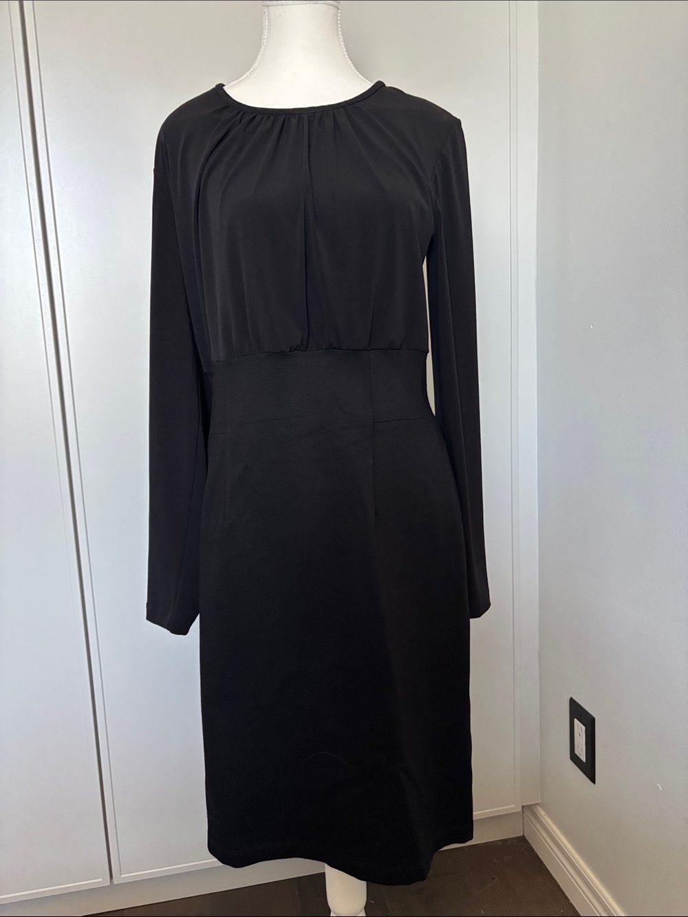 Elegant Black Long-Sleeve Crewneck Dress